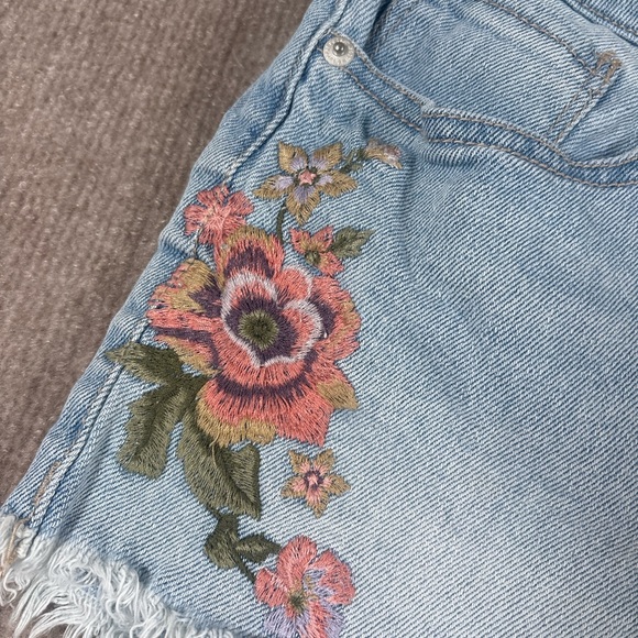 Mossimo Supply Co. Women's Blue Denim Shorts with Floral Embroidery 1317 - Picture 3 of 5